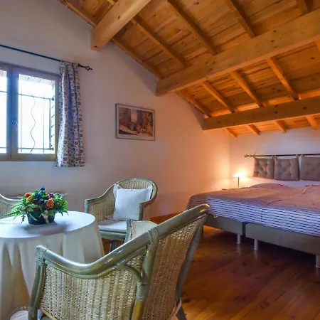 Cozy In Auvergne France With Terrace Offering Mountain Views Prázdninový dům Ferrières-sur-Sichon