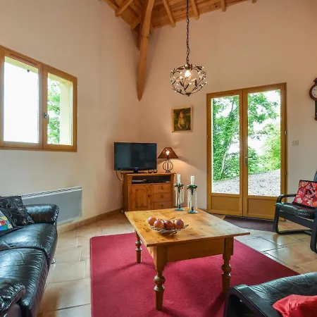 Prázdninový dům Cozy In Auvergne France With Terrace Offering Mountain Views