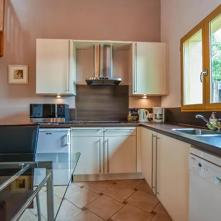 Prázdninový dům Cozy In Auvergne France With Terrace Offering Mountain Views *